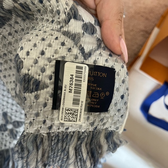 BNWT Louis Vuitton scarf - Picture 6 of 6